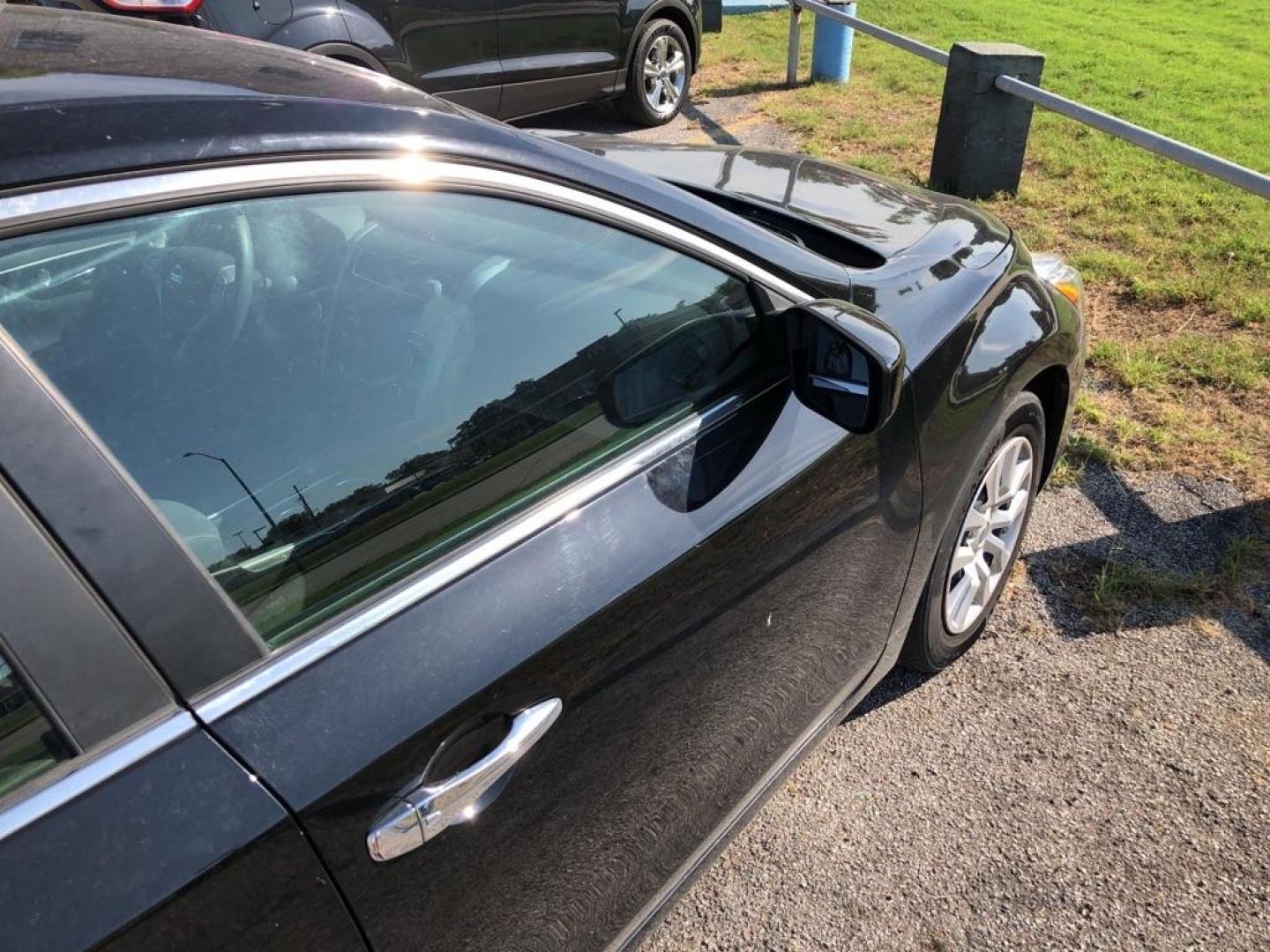 2015 BLUE NISSAN ALTIMA 2.5 (1N4AL3APXFN) with an 2.5L engine, Continuously Variable transmission, located at 850 South Mill Street, Pryor, 74361, (918) 825-3030, 36.293549, -95.324440 - Photo#9