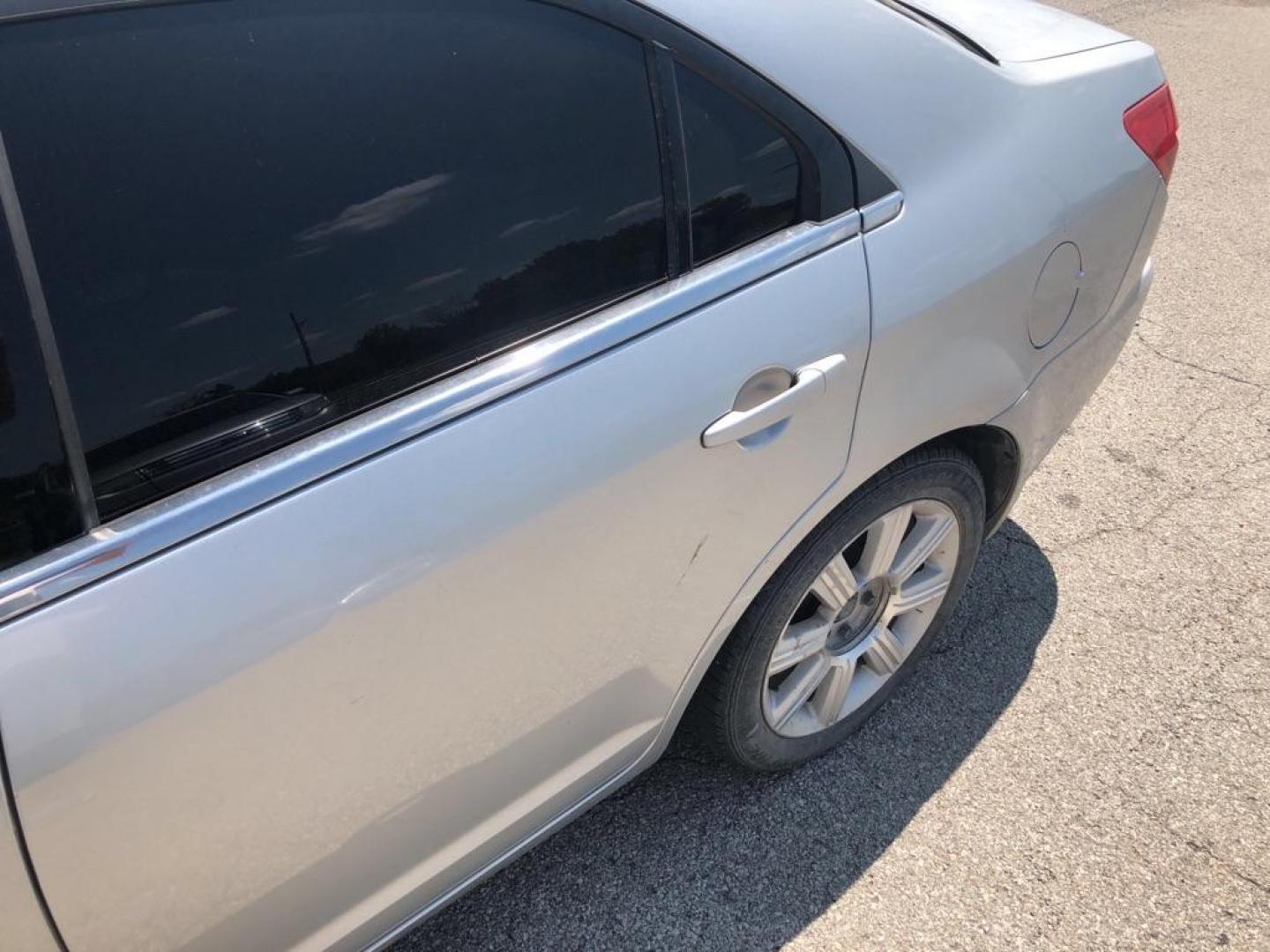 2009 SILVER LINCOLN MKZ (3LNHM26T79R) with an 3.5L engine, Automatic transmission, located at 850 South Mill Street, Pryor, 74361, (918) 825-3030, 36.293549, -95.324440 - Photo#5