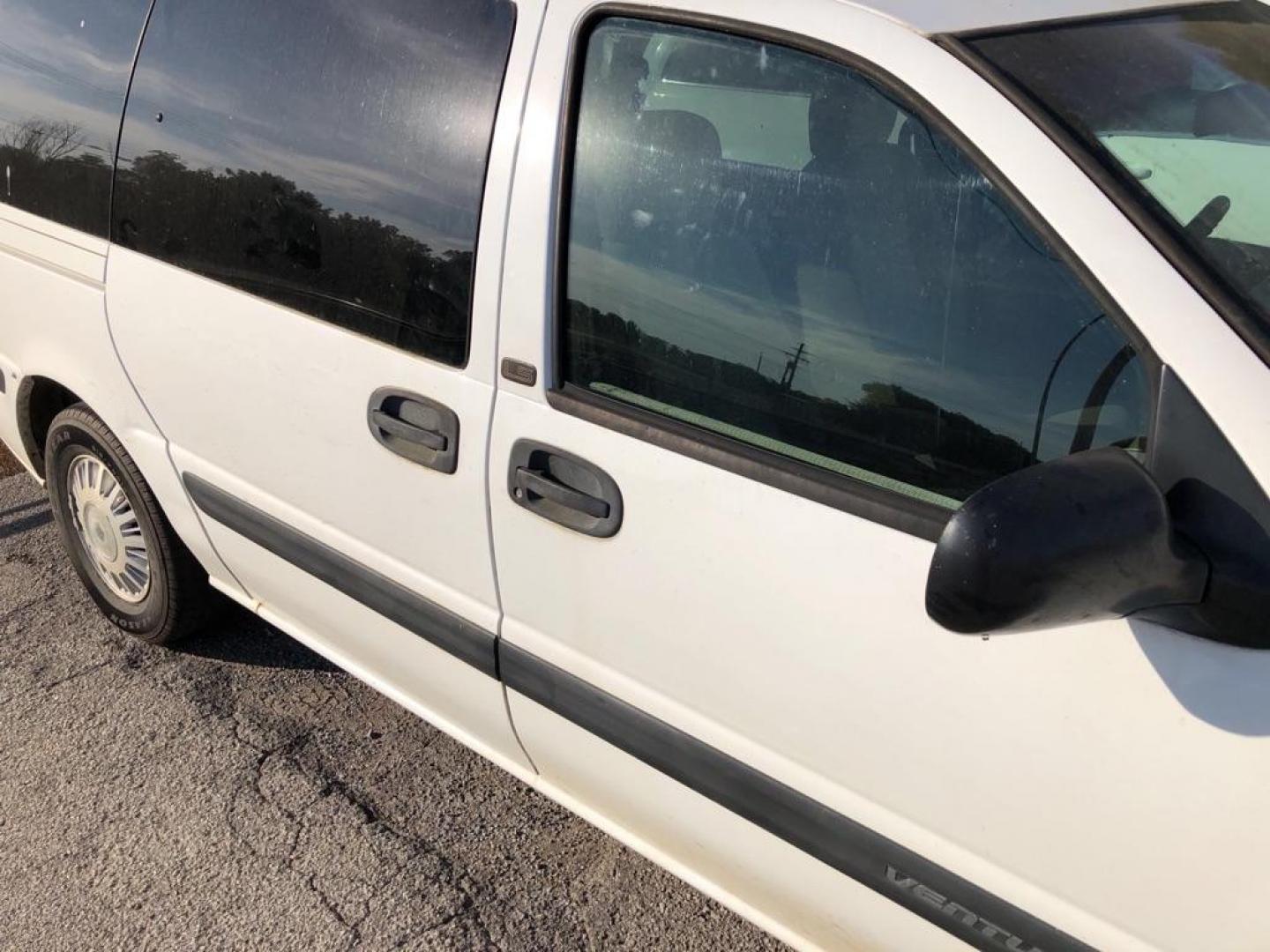 2001 WHITE CHEVROLET VENTURE (1GNDX03E11D) with an 3.4L engine, Automatic transmission, located at 850 South Mill Street, Pryor, 74361, (918) 825-3030, 36.293549, -95.324440 - Photo#15